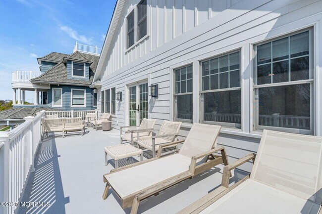 Building Photo - 112 Sylvania Ave