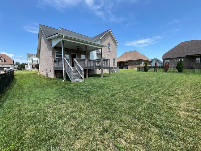 Building Photo - 557 Dexter Dr