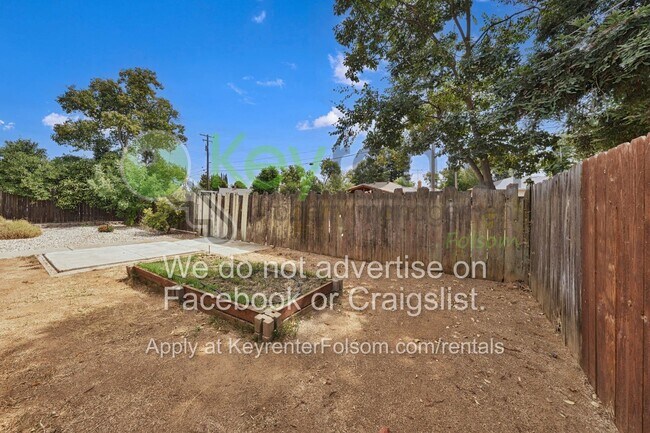 Building Photo - 10364 Newton Way
