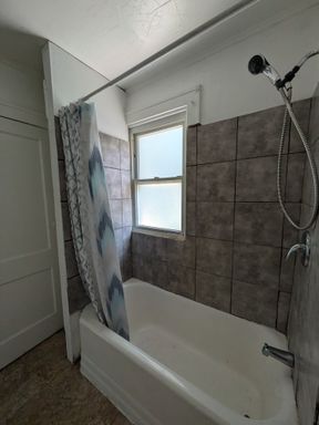 Building Photo - Section 8 approved 3 bed 1 bath home in McKeesport!