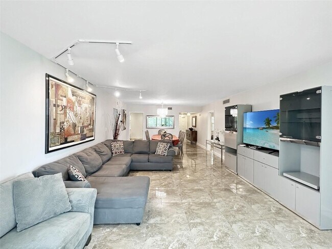 Building Photo - 3505 Oaks Way