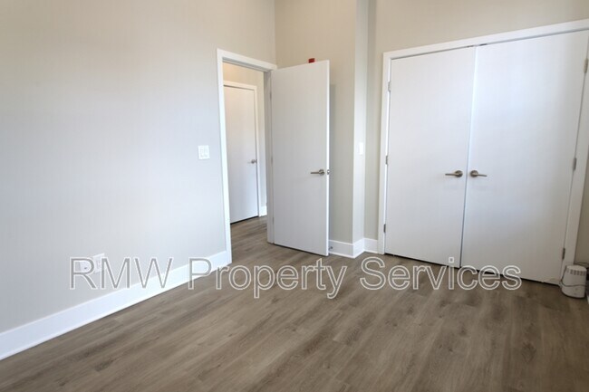 Building Photo - 4000 W Girard Ave