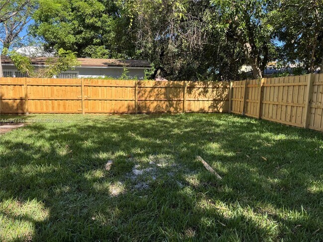 Building Photo - 522 NW 13th Ave