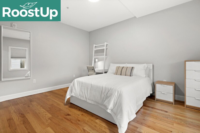 Building Photo - Furnished Bedroom with Private Bath in East Boston