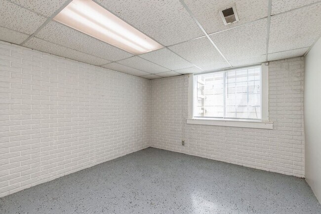 Building Photo - 4126 Harris St