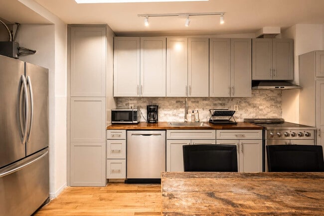 Building Photo - 354 Bowery-SI ID1035017P