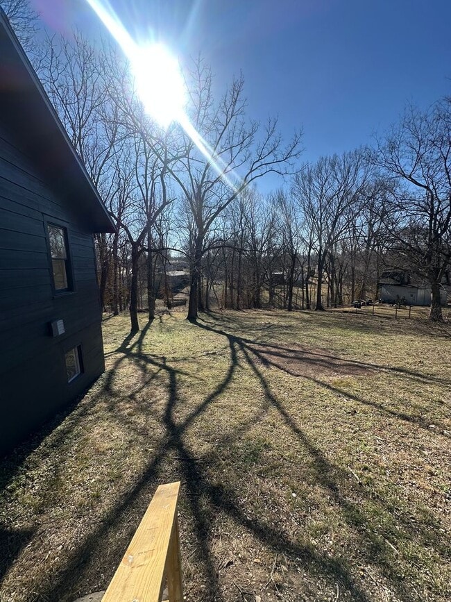 Building Photo - Move-In Ready 2-Bedroom Home Fully Updated With Spacious Yard