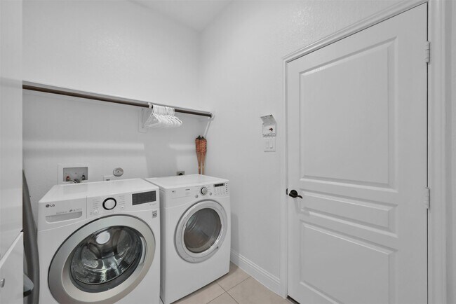 Building Photo - 98 Lindenberry Cir