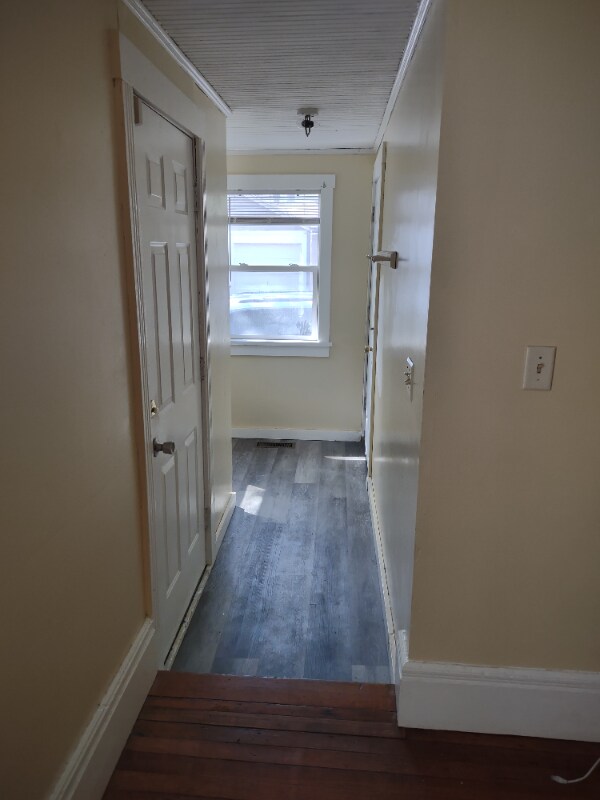 Building Photo - 261 Brooks Ave