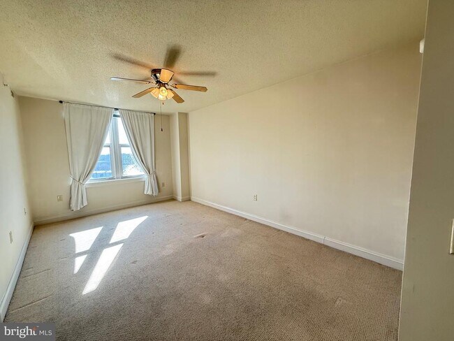 Building Photo - 11760 Sunrise Valley Dr