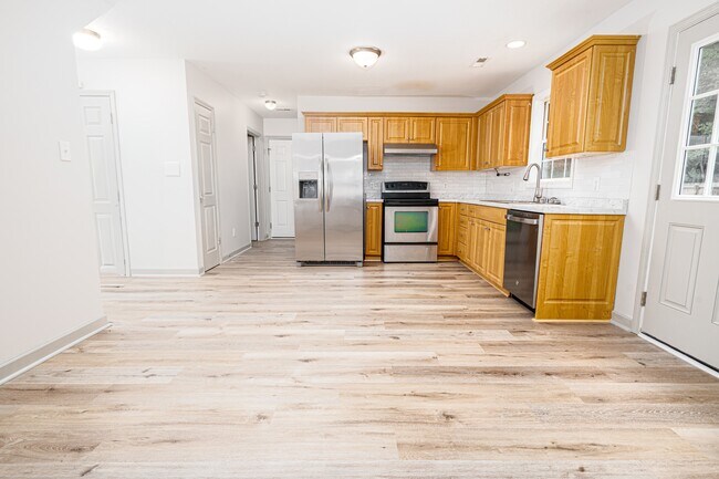 Building Photo - 614 Walnut Dr