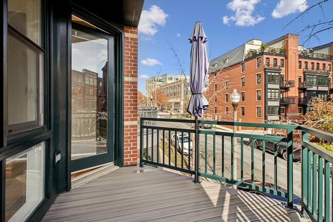 Building Photo - 1662 N Quinn St