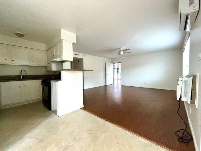 Building Photo - 12562 Brookshire Ave