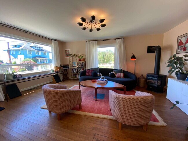 Building Photo - Charming 3-Bedroom Home with Massive Detac...