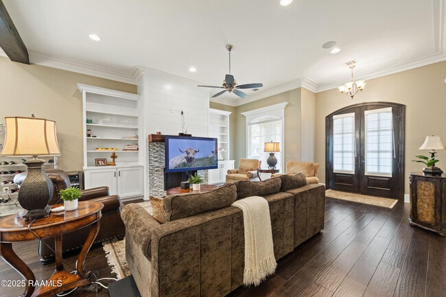 Building Photo - 311 Oats Dr