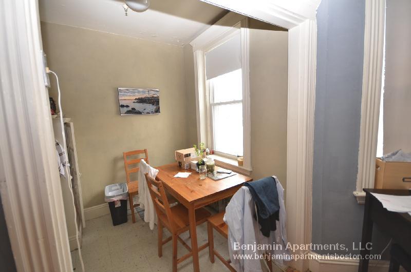 Building Photo - 235 Park Dr