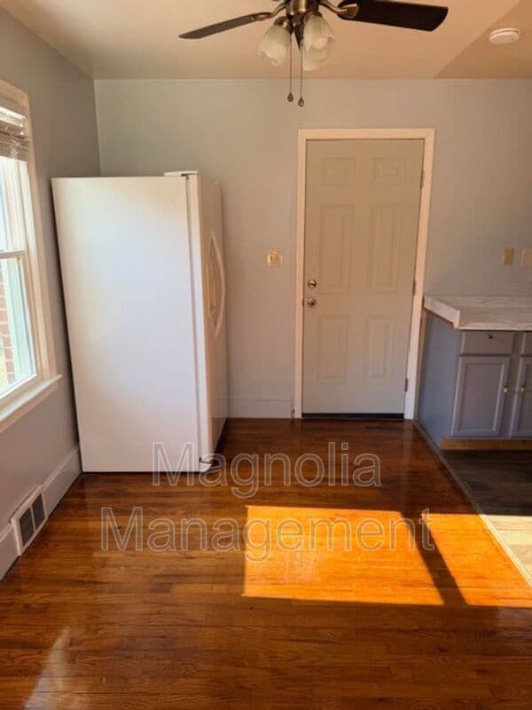 Building Photo - 1217 Oakridge Ave