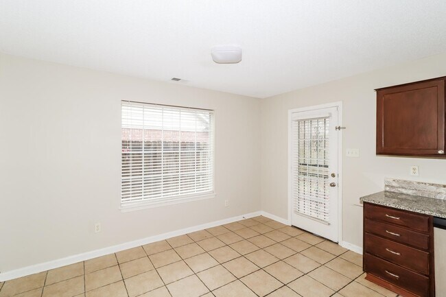 Building Photo - 6815 Kerry Valley Ln