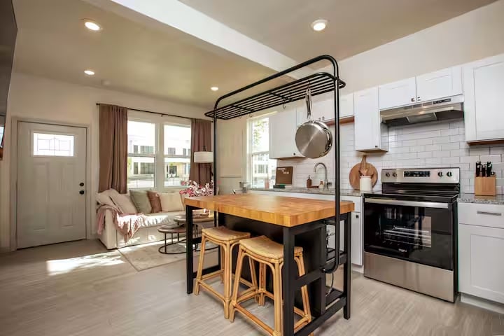 Building Photo - 647 Hammond Ave