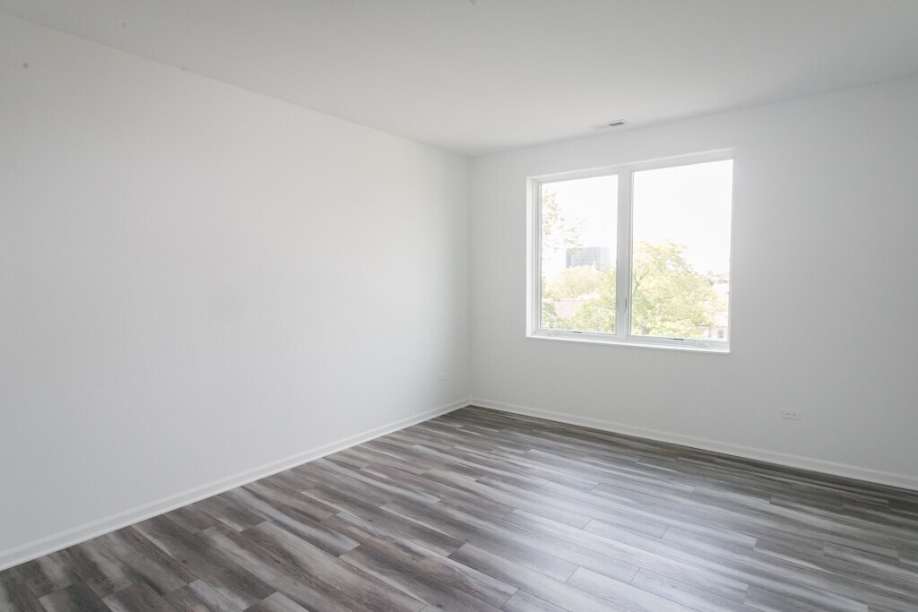 Building Photo - 2535 W Fullerton Ave