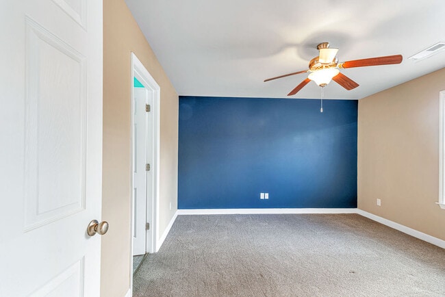 Building Photo - 168 Pine Hollow Rd