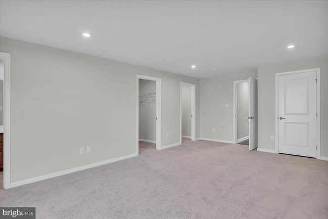 Building Photo - 40 Hamilton Ct