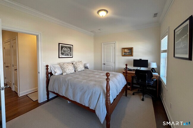 Building Photo - 860 Oldfield Road