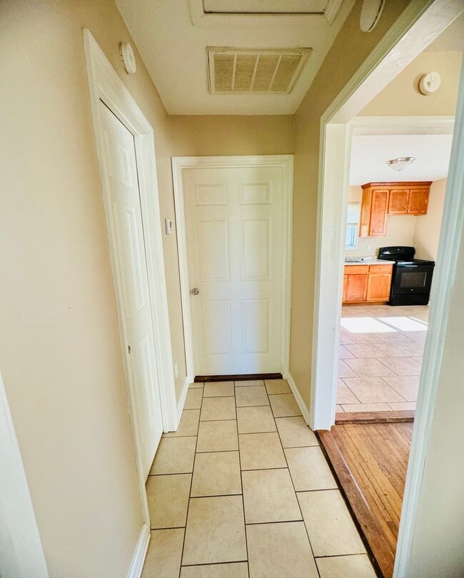 Building Photo - Available to Show