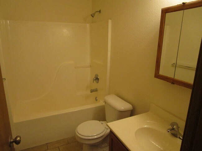 Building Photo - 605-607 Glenstone Dr.