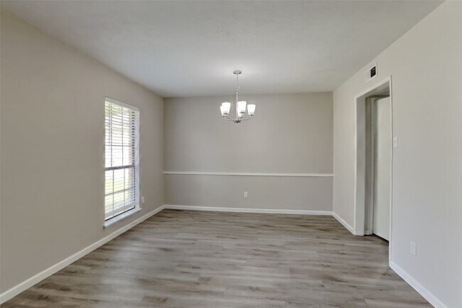 Building Photo - 16935 Kilwinning Dr