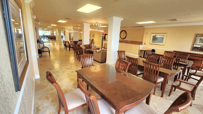 Building Photo - 2121 N Ocean Blvd