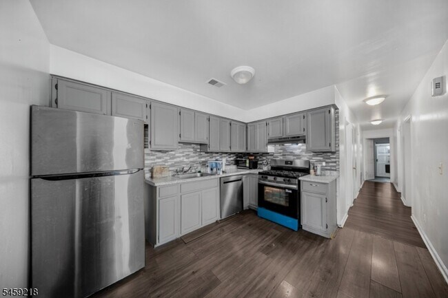 Building Photo - 314 St Pauls Ave