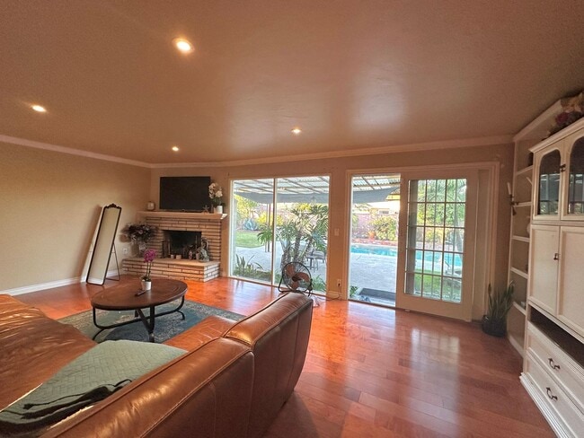 Building Photo - Beautiful 4 Bed / 3 Bath Home in Garden Grove For Rent