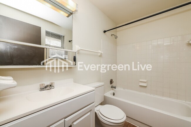 Building Photo - 8811 Foxgate Ct