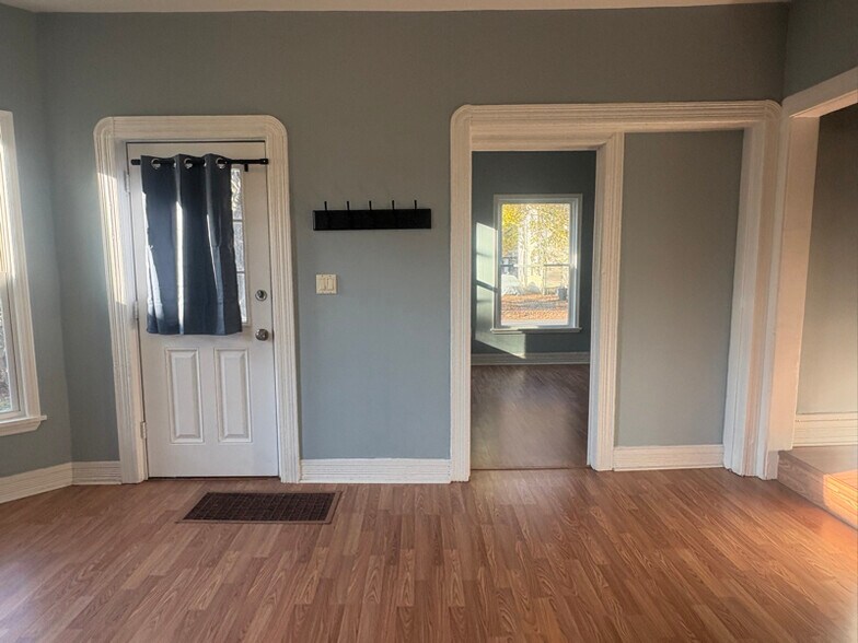 Building Photo - 362 Norton St