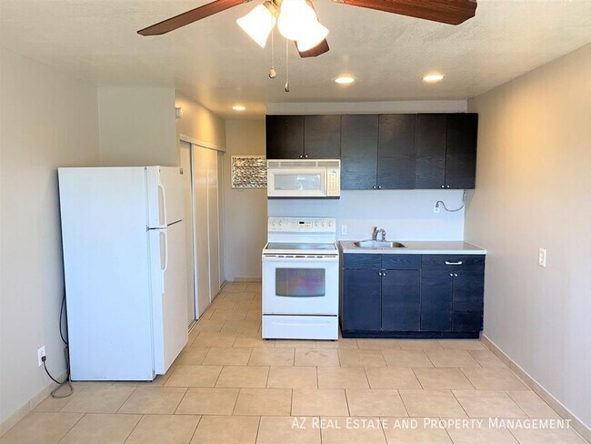 Building Photo - 909 E Roosevelt St