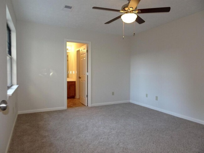 Building Photo - 332 Pleasant Pointe Dr
