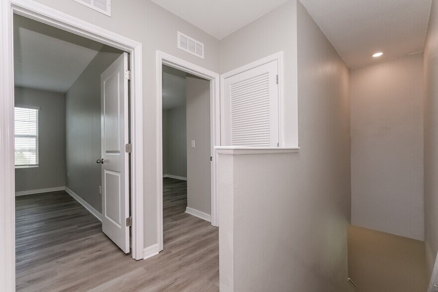 Building Photo - 10988 Carlton Fields Dr
