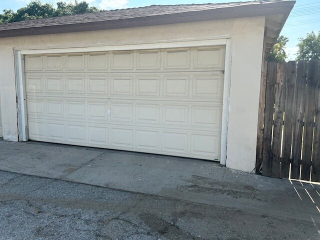 Building Photo - 7002 Hazeltine Ave