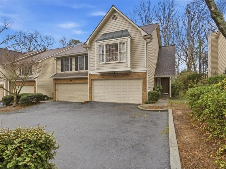 Building Photo - 2970 Woodruff Dr