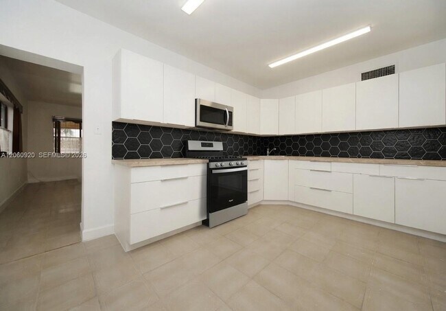 Building Photo - 8636 NW 35th Pl