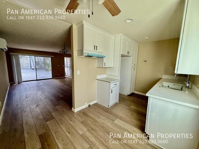 Building Photo - 326 S Gerhart Ave