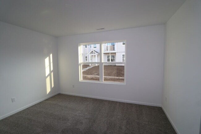 Building Photo - 466 Comstock Rd