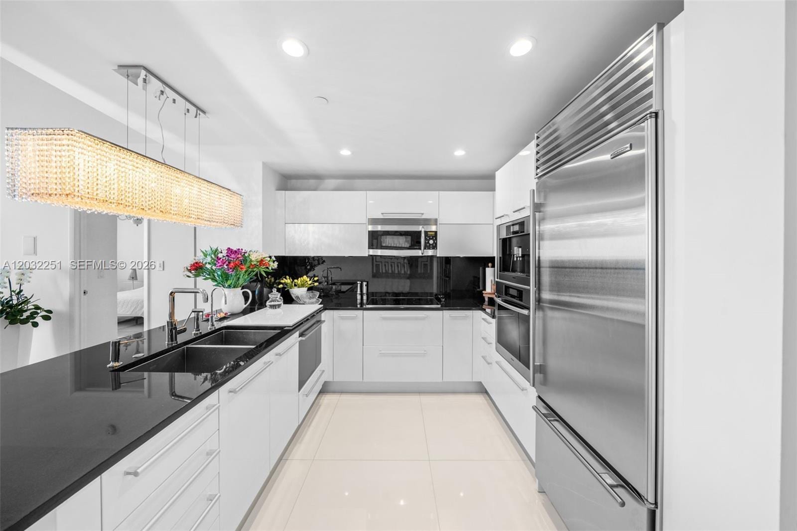 Building Photo - 17121 Collins Ave