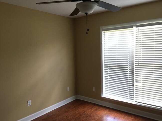 Building Photo - Luxurious 3BR/2BA Home with Stunning Backyard in Cottonwood Neighborhood