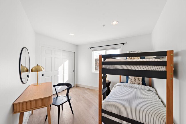 Building Photo - 223 W Avenida Palizada