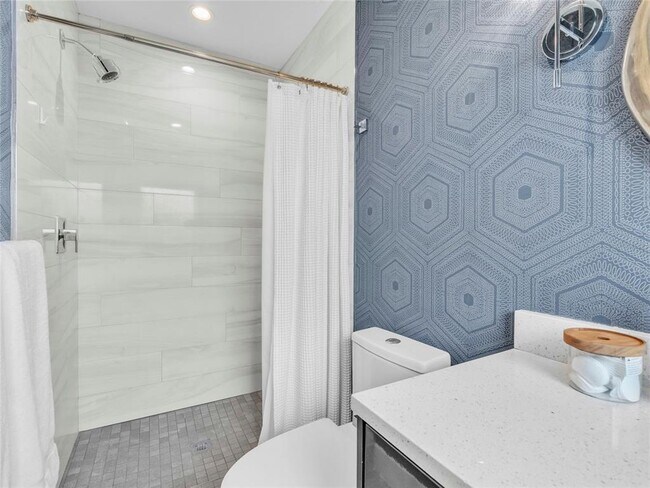 Building Photo - 4021 21st Ave N