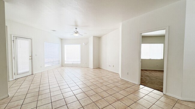 Building Photo - 4964 E Catalina Ct