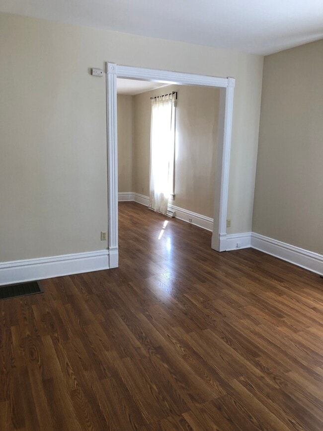 Building Photo - 452 Iowa Ave