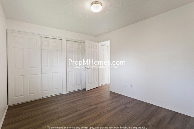 Building Photo - Updated Three Bedroom Home in McMinnville!